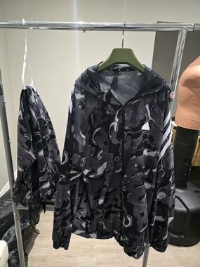 adidas Men’s Black & Gray Camouflage Hooded Windbreaker Tracksuit.